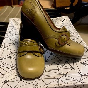 Vintage Fluevog.  Almost never work.